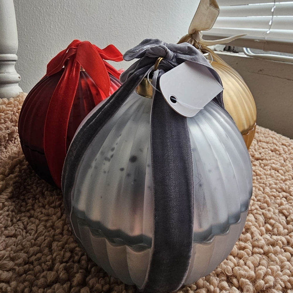 Christmas Ornament Glass Candle (champagne, red, gray)